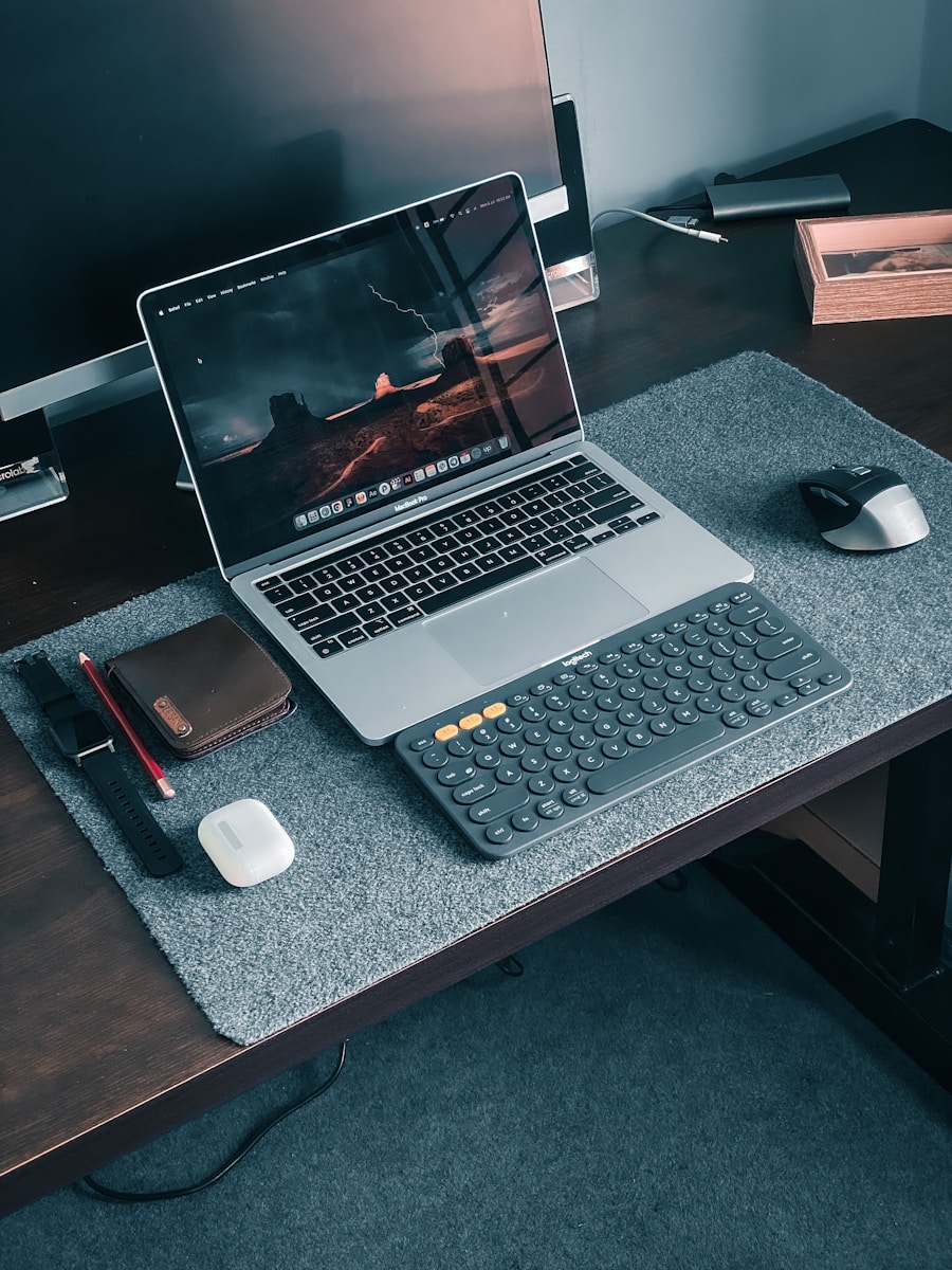 From Cluttered to Clean: The Best Computer Tables for an Organized Workspace